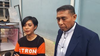 Karen Pooroe ke Polres Jaksel Terkait Kasus Kematian Anak, Ada Apa?