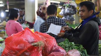 Kantong Plastik Kresek Akan Dikenakan Tarif Cukai