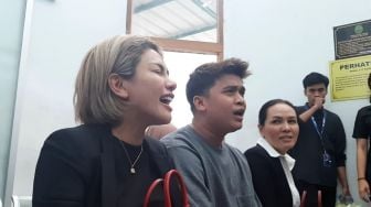 VIDEO Nikita Mirzani Nyanyi di Ruang Sidang