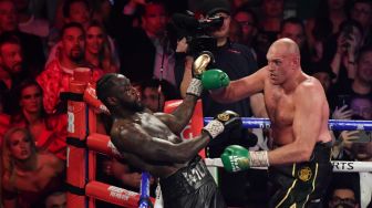 Trump Akan Undang Wilder dan Fury ke Gedung Putih Usai Duel Berakhir TKO