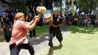 Wira Aripin Komitmen Lestarikan Seni Debus di Tanah Jawara