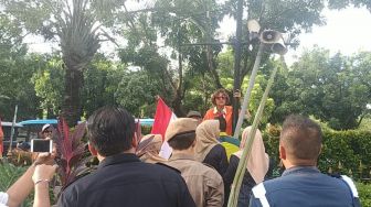 Demo Anies, Massa Aksi Tolak Kehadiran Bang Japar di Balai Kota