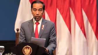 2 Warga Positif Corona, Jokowi Sebut Korbannya Ibu dan Anak