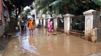 LIVE STREAMING : Masih Terendam Banjir, Kondisi Terkini di Cipinang Melayu