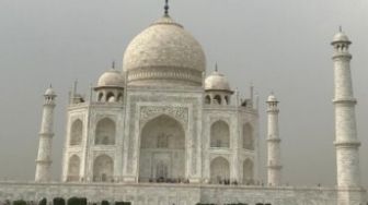 Kasus Covid-19 Belum Menurun, Pemerintah India Nekat Buka Kembali Taj Mahal