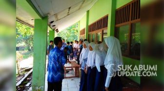Atap SMPN 1 Cidadap Sukabumi Nyaris Roboh, Siswa Berhamburan