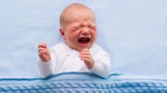 Tersetrum Kabel Charger, Bayi Berusia Enam Bulan Alami Luka Bakar Serius