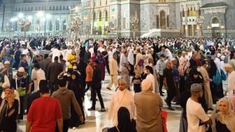 Suasana disekitar Masjidil Haram, Mekah, Arab Saudi, Kamis (27/2).  [ANTARA FOTO/Arief Chandra]
