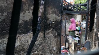 Detik-detik Suami Bakar Rumah karena Berkelahi dengan Istri di Surabaya