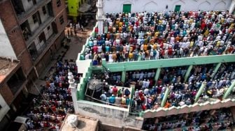 Usai Kekerasan, Ratusan Muslim Delhi Salat Jumat di Bawah Pengawasan