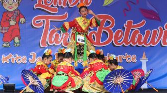 Lenggak-lenggok Penari Cilik saat Mengikuti Lomba Tari Betawi