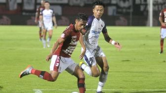 Cedera Meniscus Robek, Gelandang Bali United Sidik Saimima Mulai Belajar Jalan, Bisa Tekuk Lutut Tanpa Nyeri