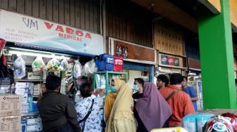 Teror Virus Corona, Masker Merek Ini Banyak Diburu Warga di Pasar Pramuka