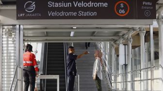 Antisipasi Penyebaran Corona, Penumpang LRT Diperiksa Suhu Tubuhnya