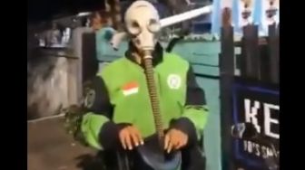 Viral Sopir Ojol Pakai Masker Anti Radiasi, Warganet: Kayak Dibonceng Slipknot