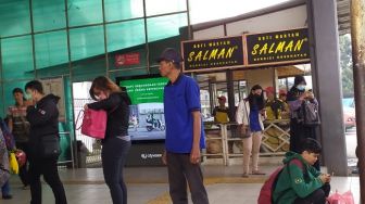 2 Warga Positif Corona, Penumpang KRL Depok Ramai-ramai Kenakan Masker