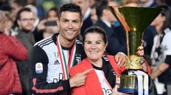 5 Hits Bola: Ibu Cristiano Ronaldo Unfollow Instagram Georgina Rodriguez