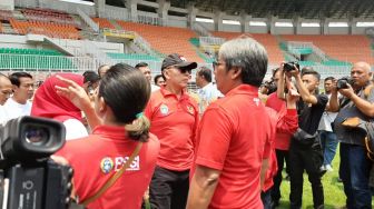 Sambangi Stadion Patriot, Lapangan Latihan Lagi-lagi Jadi Sorotan