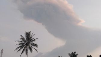 Merapi Erupsi, Warganet Malah Cemaskan Harga Masker