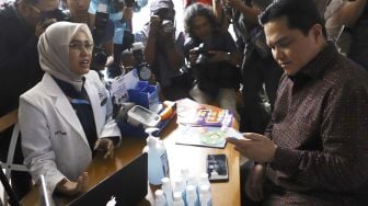 Menteri BUMN Erick Thohir Tinjau Apotek Kimia Farma