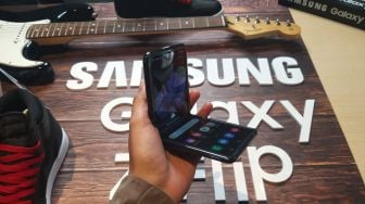 Desain iPhone Lipat Akan Contek Samsung Galaxy Z Flip