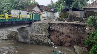 Curah Hujan Tinggi, Tebing di Panggungharjo Bantul Longsor