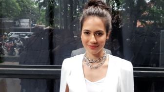 Sempat Bingung, Pevita Pearce Pasrah Tak Bisa Hadiri Pemakaman Ayah di Inggris