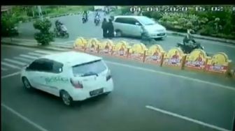 Viral Video Kecelakaan Motor versus Sepeda di Depok, Begini Kondisi Korban