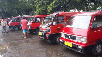 Dua Jam Angkot Trayek Terminal Mandala Mogok Narik, Tuntut Ganti Pengurus
