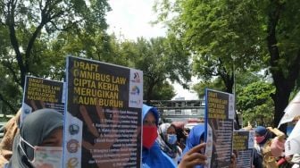 Tak Dilibatkan Sejak Awal, LBH: Wajar Masyarakat Tolak RUU Omnibus Law