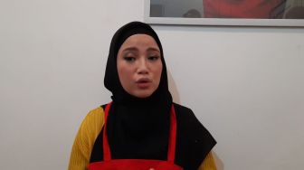 Unggah Foto Makanan, Leher Chacha Frederica Bikin Salfok Warganet