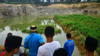 Galian C lokasi tenggelamnya santri dan seorang Kyai di Dusun Sobotuwo, Kronggen, Brati, Grobogan, Jawa tengah, Senin (9/3). [ANTARA FOTO/Yusuf Nugroho]