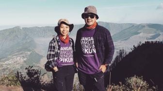 Pasutri Hadikin dan Pao, Edukasi Alzhaimer Sambil Jejaki Everest