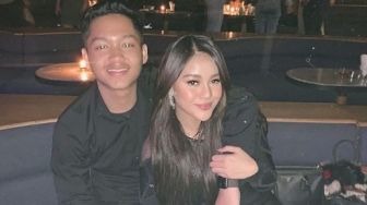 Ketahuan Jalan Bareng Cewek, Azriel Hermansyah Punya Pacar Baru?