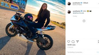 Wanita Juga Bisa Beraksi Freestyle Pakai Motor, Sarah Lezito Contohnya