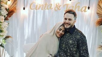 Cinta Penelope Resmi Menikah dengan Bule Turki, Taha