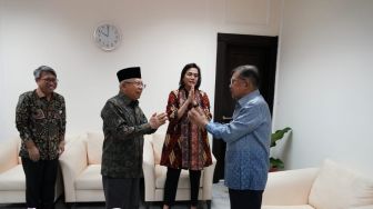 Wapres Maruf Pakai Salam Corona: Terpaksa Tak Ada Salaman Cium Tangan