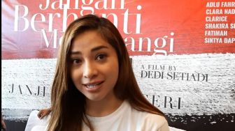 Nikita Willy Menangis saat Kenang Masa Lalunya Bersama Almarhum Nenek