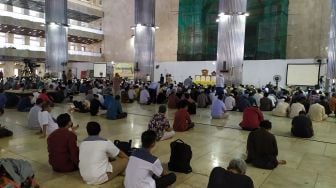 MUI Haramkan Warga Positif Corona Salat di Masjid dan Ikut Pengajian