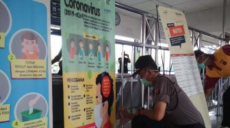 Cegah Corona, Polres Kulon Progo Bersihkan Stasiun Wates