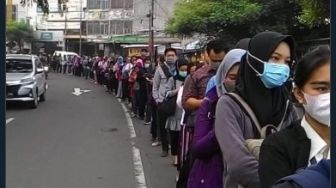 Soal Antrean TransJakarta, Yunarto: Logika Apa yang Dipakai Pemprov DKI?