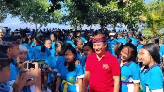 Gede Dana Ajak Desa Adat di Karangasem Susun Perarem Sampah Plastik