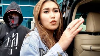 Kabar Tolak Cinta Didi Riyadi, Ayu Ting Ting : Berkibarlah Benderaku...