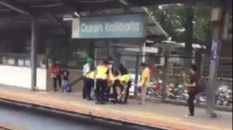 Viral Pasien Corona Roboh di Stasiun Duren Kalibata, KCI: Hoaks