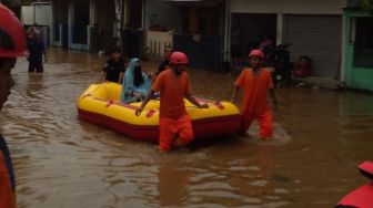 Tak Ada Hujan, Ratusan Rumah di Depok Terendam Banjir Kiriman