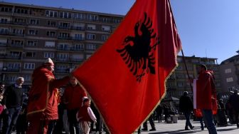 Serap Listrik Besar Hingga Rugikan Negara, Polisi Kosovo Amankan Ratusan Alat Tambang Kripto