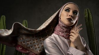 Katonvie X Itang Yunasz Kolaborasi Luncurkan Hijab Corak Motif Nusantara