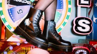 Kolaborasi Dr Martens dan Hello Kitty, Cocok Buat Kamu yang Edgy