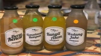 Cegah Covid-19, Kader PDIP Riau Bagikan Jamu ke Masyarakat