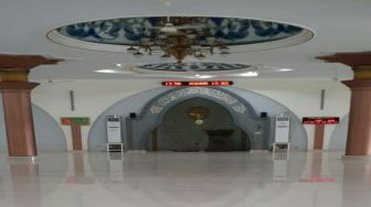Jamaah Masjid Agung Sungailiat Diminta Bawa Sajadah Sendiri